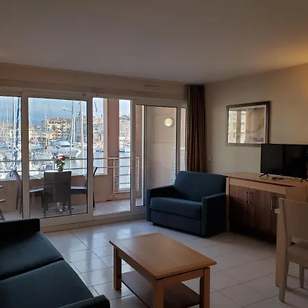 Cap Hermes Vue Port 30m2 Climatise Piscine