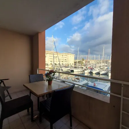 Cap Hermes Vue Port 30m2 Climatise Piscine * Frejus